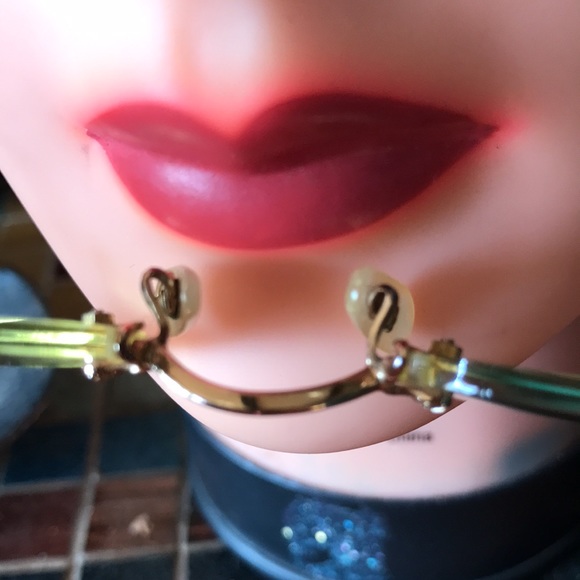 Petite gold Oliver Peoples eyeglass frames in excellent condition. - Picture 6 of 8